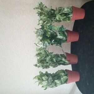 1 Lot Of 4 Mixed Artificial Ivy Greenery in  Planter Pots